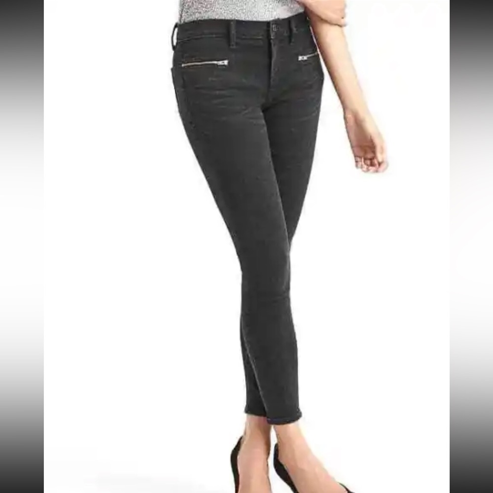 Gap 1969 size 26 true skinny ankle with zipper pockets in front